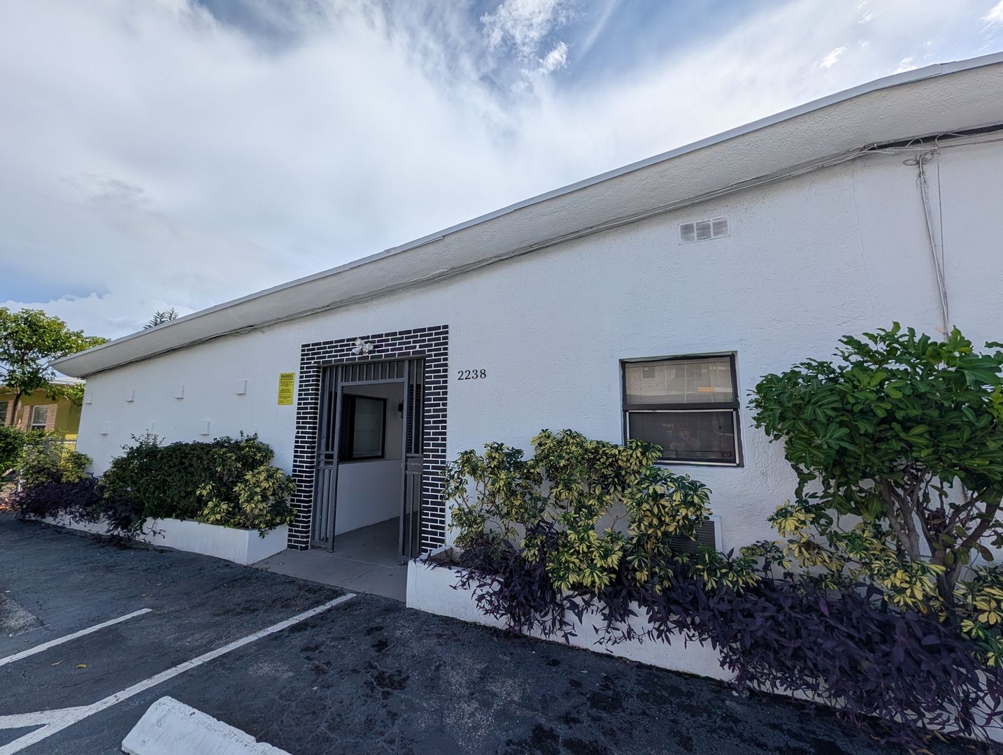 Hollywood Apartment: 2238 Fillmore St