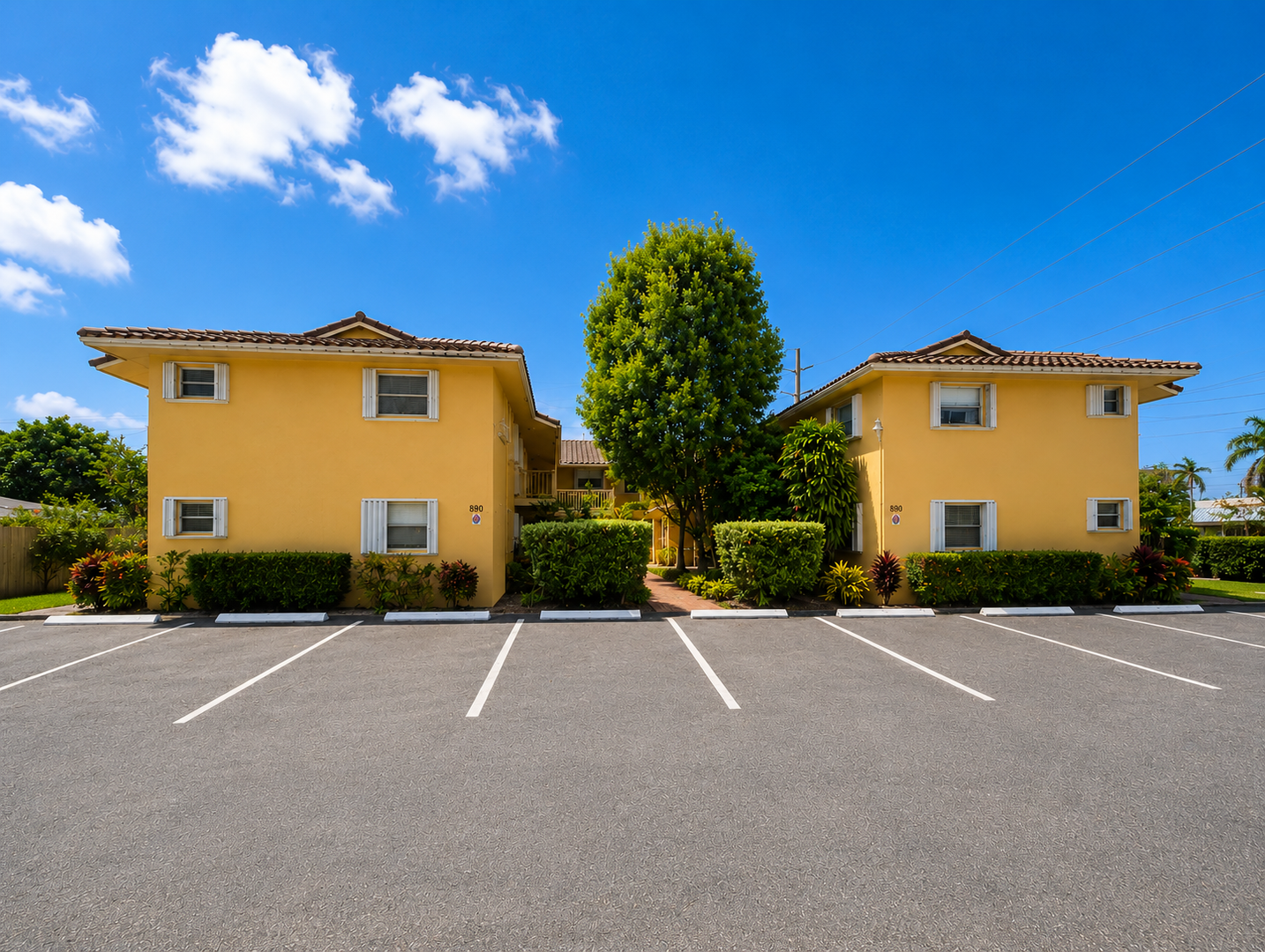 Oakland Park Apartment: 890 NW 39 St