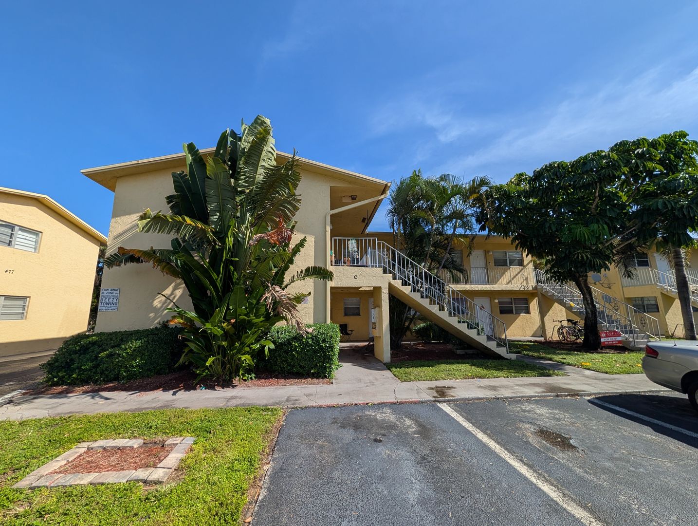 Coconut Creek Apartment: 481 Sunshine Dr