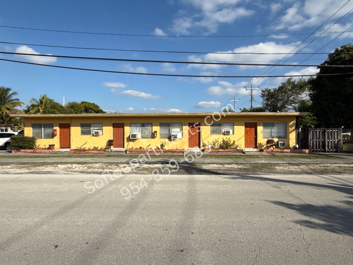 Hollywood Apartment: 6244 Dewey St