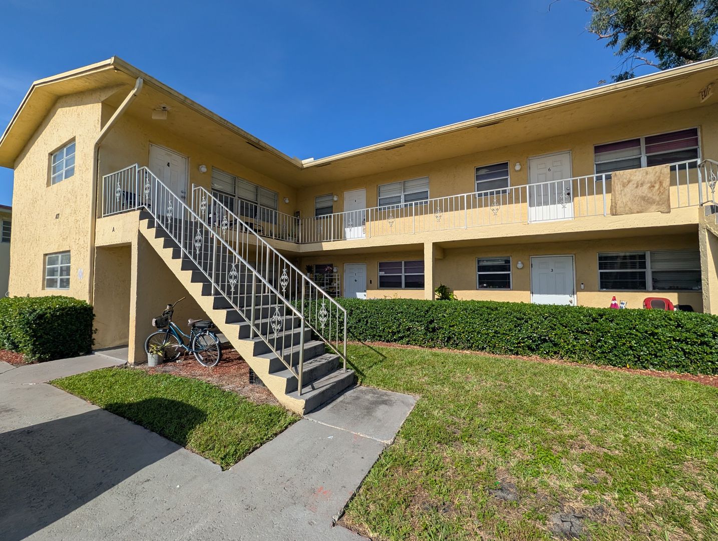 Coconut Creek Apartment: 471 Sunshine Dr.