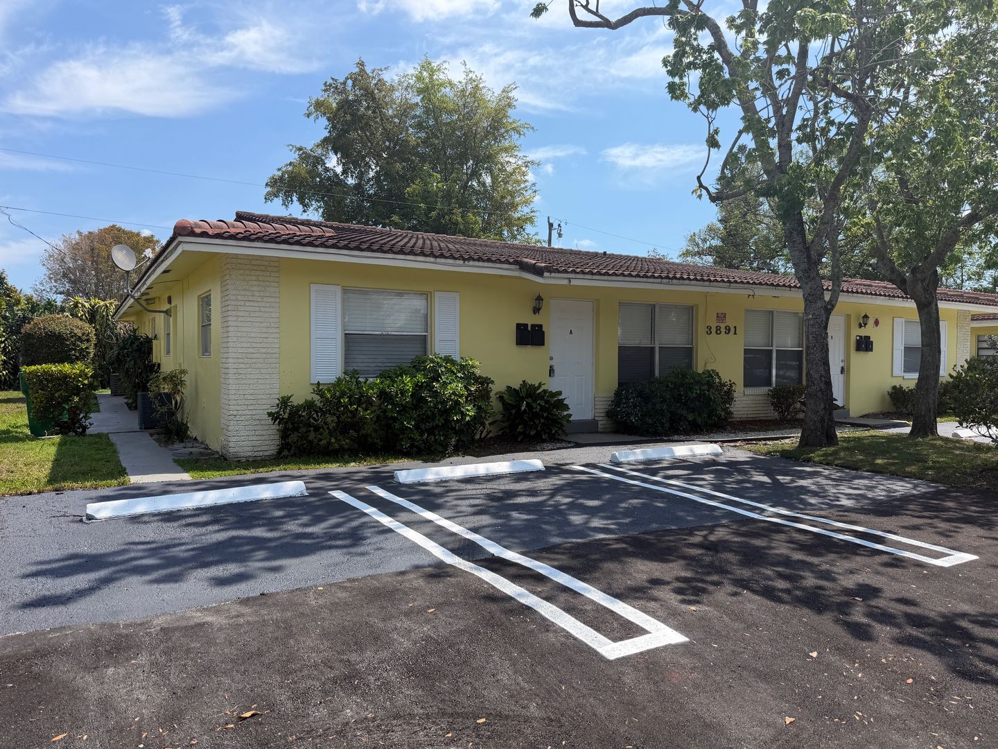 Coral Springs Apartment: 3891 Riverside Dr