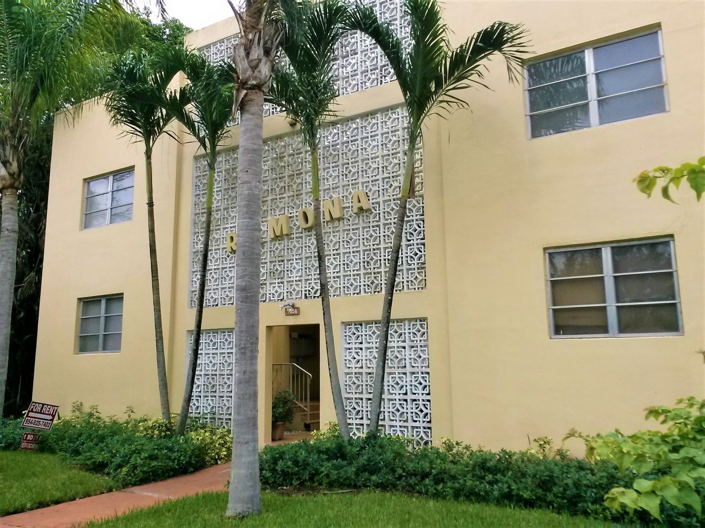 Hollywood Apartment: 1556 Polk St