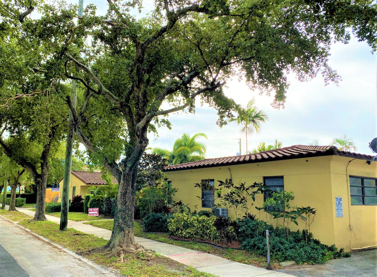 Hollywood Apartment: 530 N 20 Ave