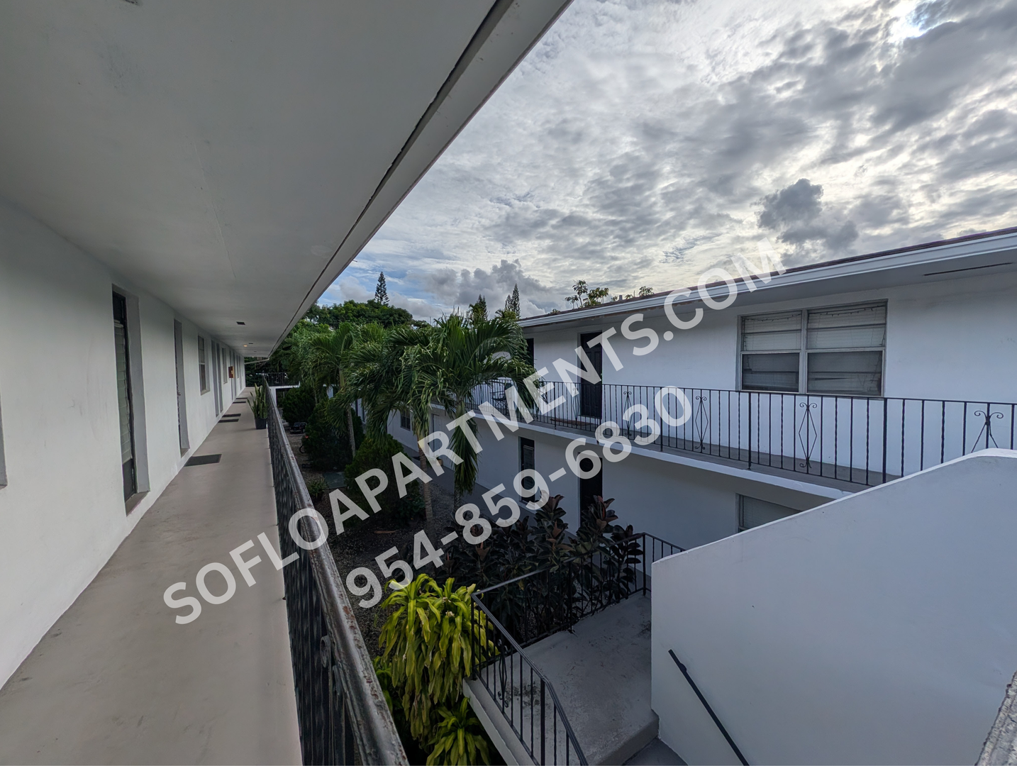 Hollywood Apartment: 2830 Fillmore St