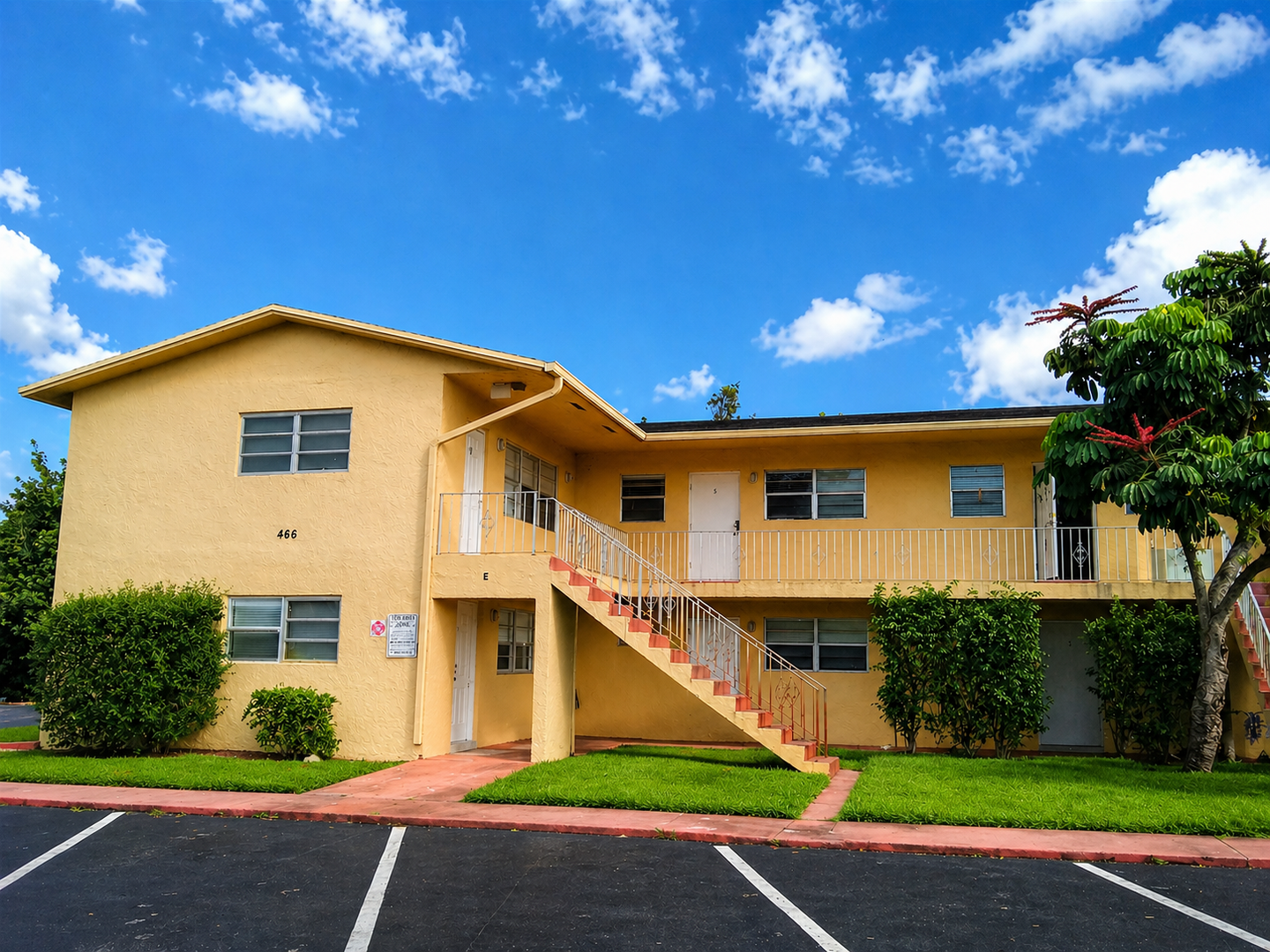 Coconut Creek Apartment: 466 Sunshine Dr