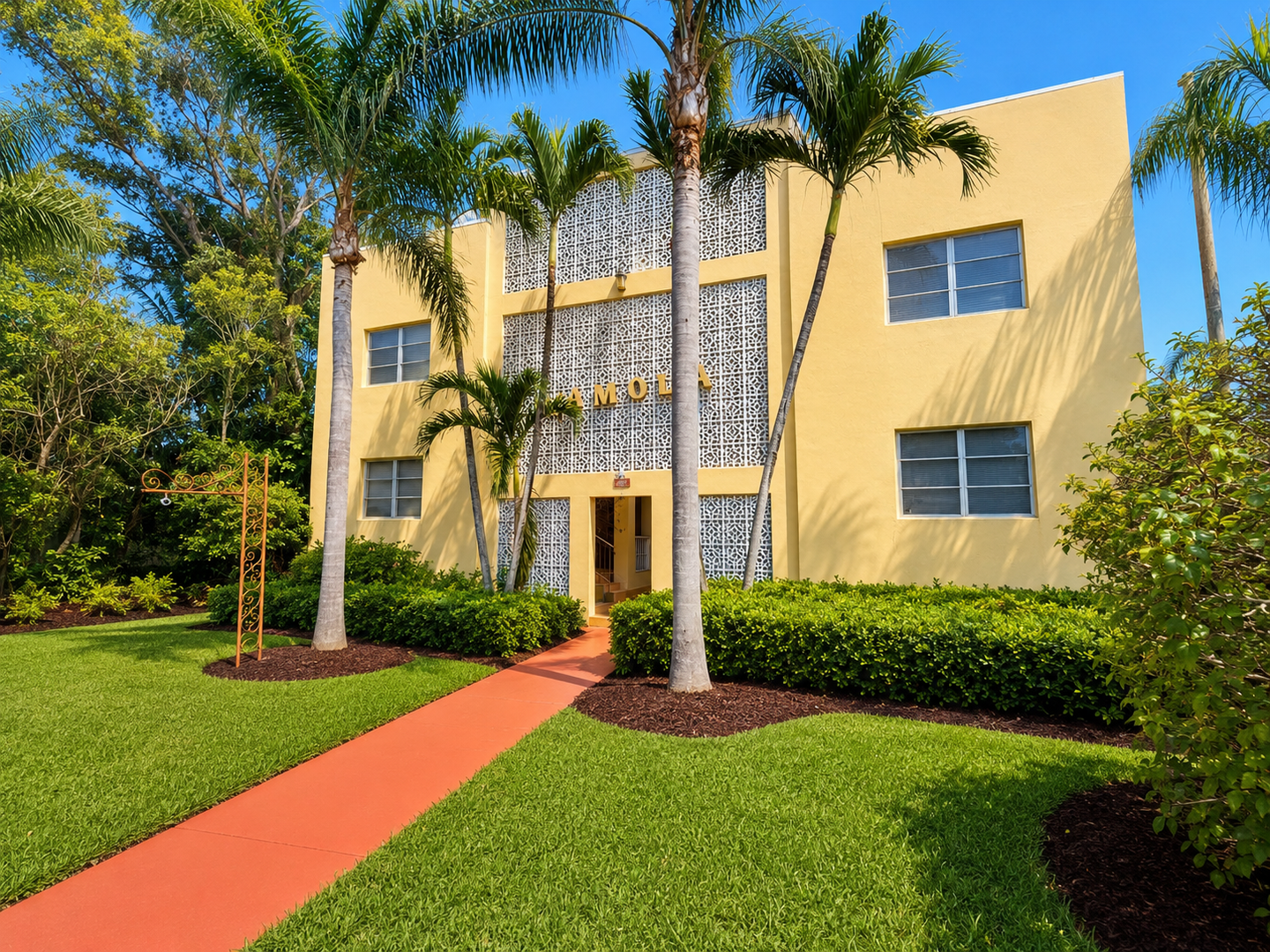 Hollywood Apartment: 1556 Polk St