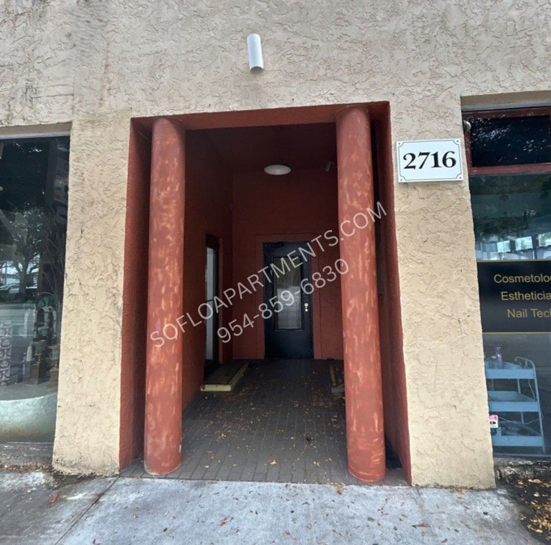 West Palm Beach Apartment: 2716 S Dixie Hwy