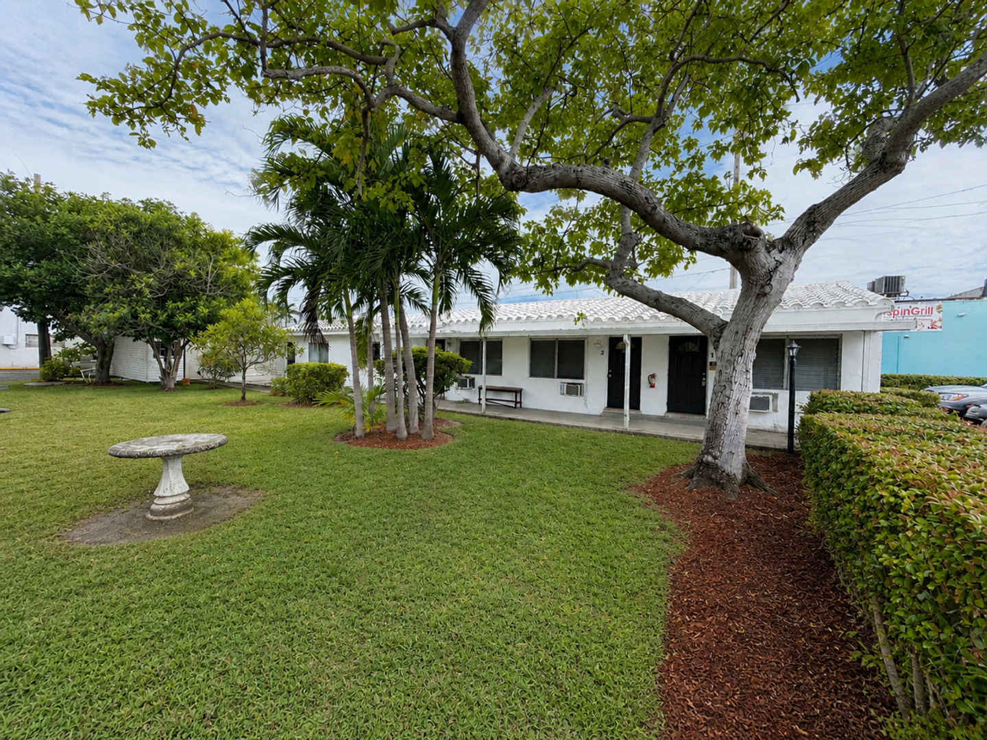 Hallandale Apartment: 608 Moffett St