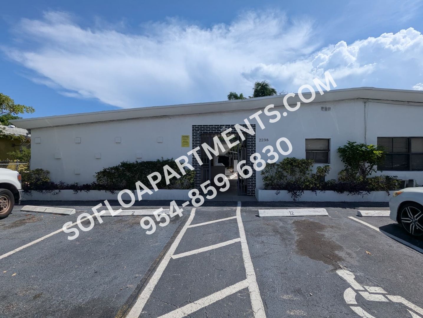 Hollywood Apartment: 2238 Fillmore St