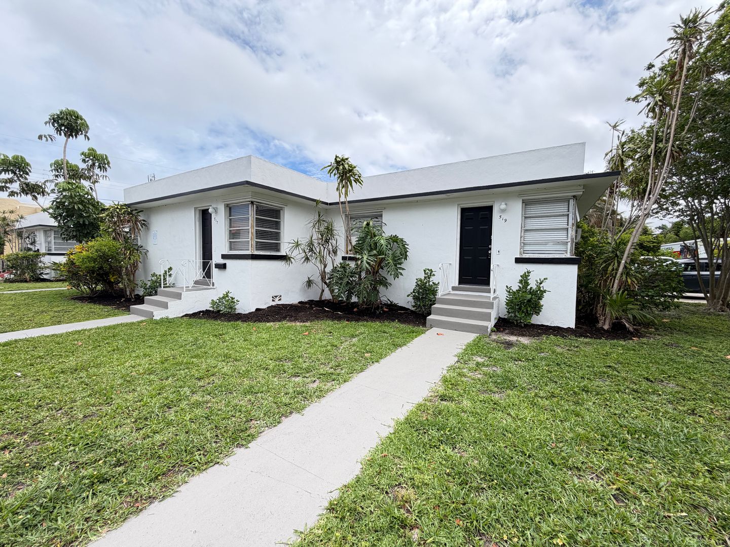 Lake Worth Apartment: 511 - 526 6th Ave North