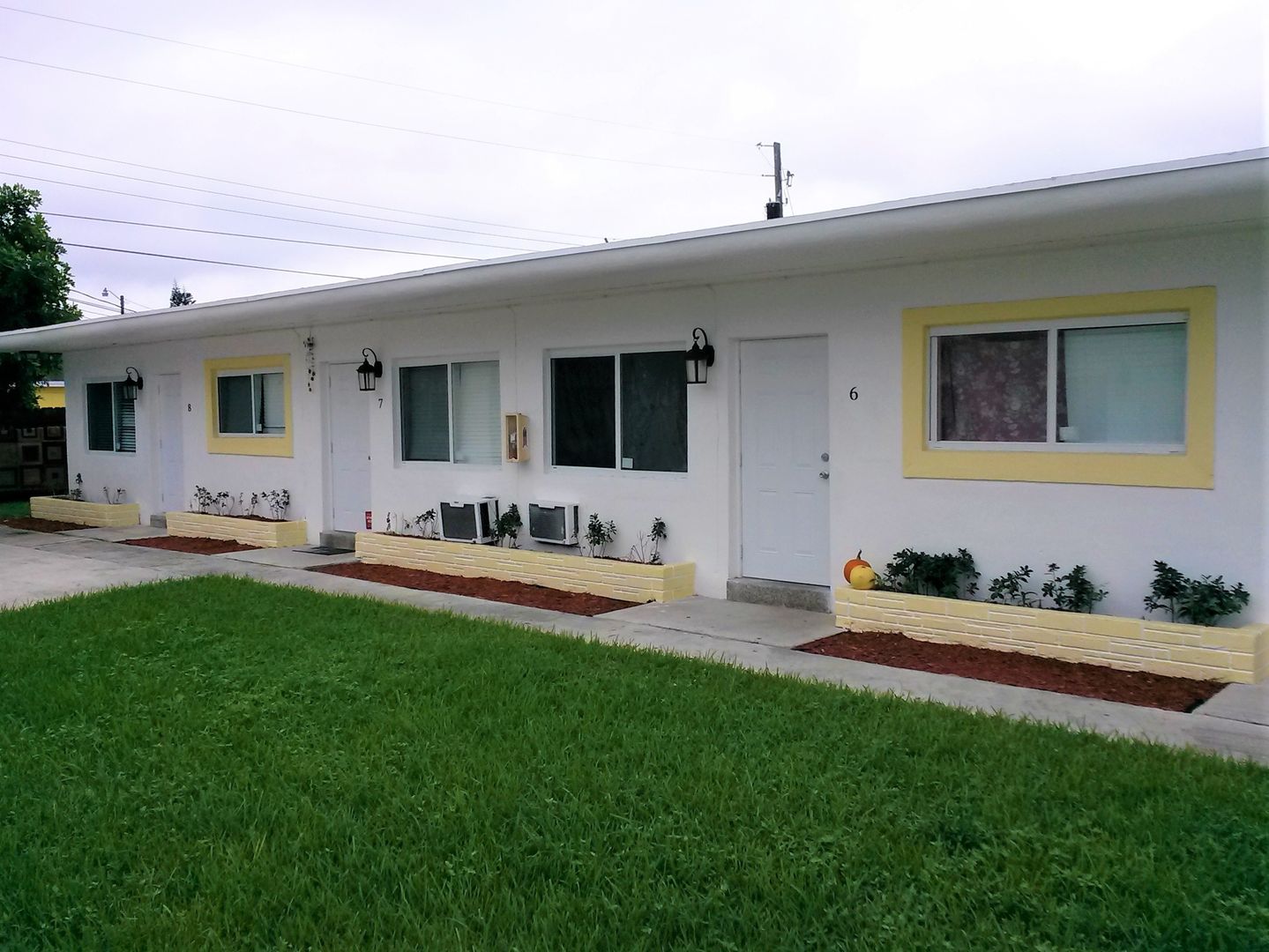 Hollywood Apartment: 6208 -10 Dawson St