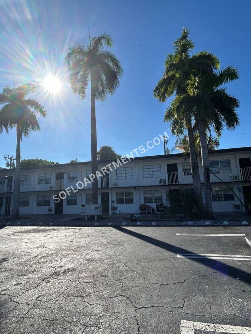 Lake Worth Apartment: 123 Erie St