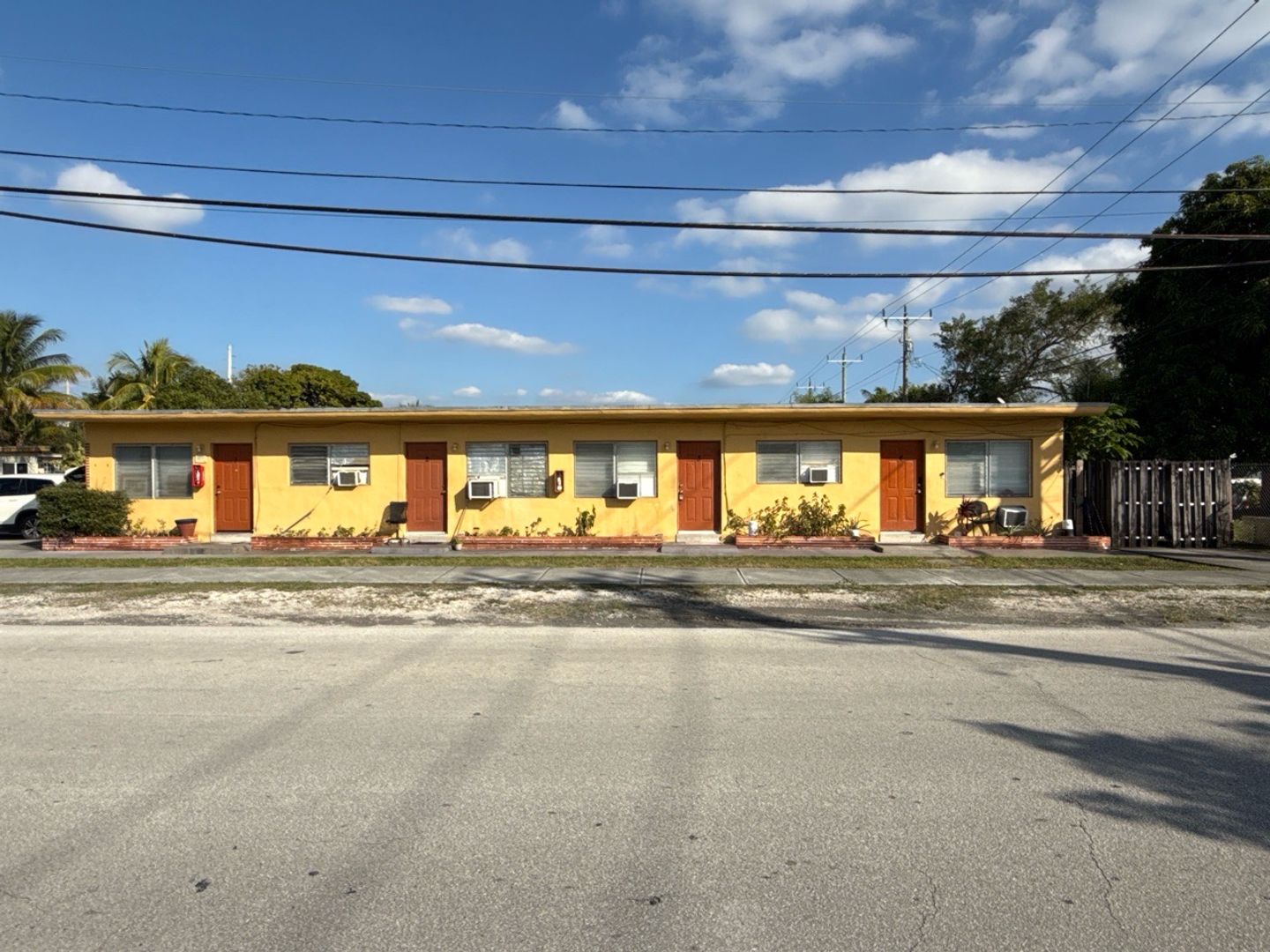 Hollywood Apartment: 6244 Dewey St