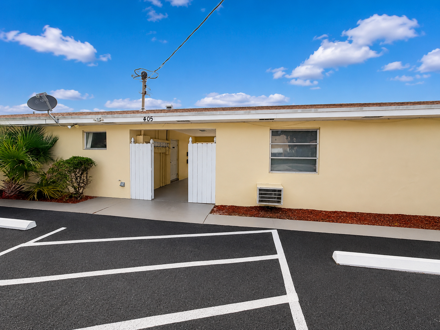 Lake Worth Apartment: 405 6th Ave South