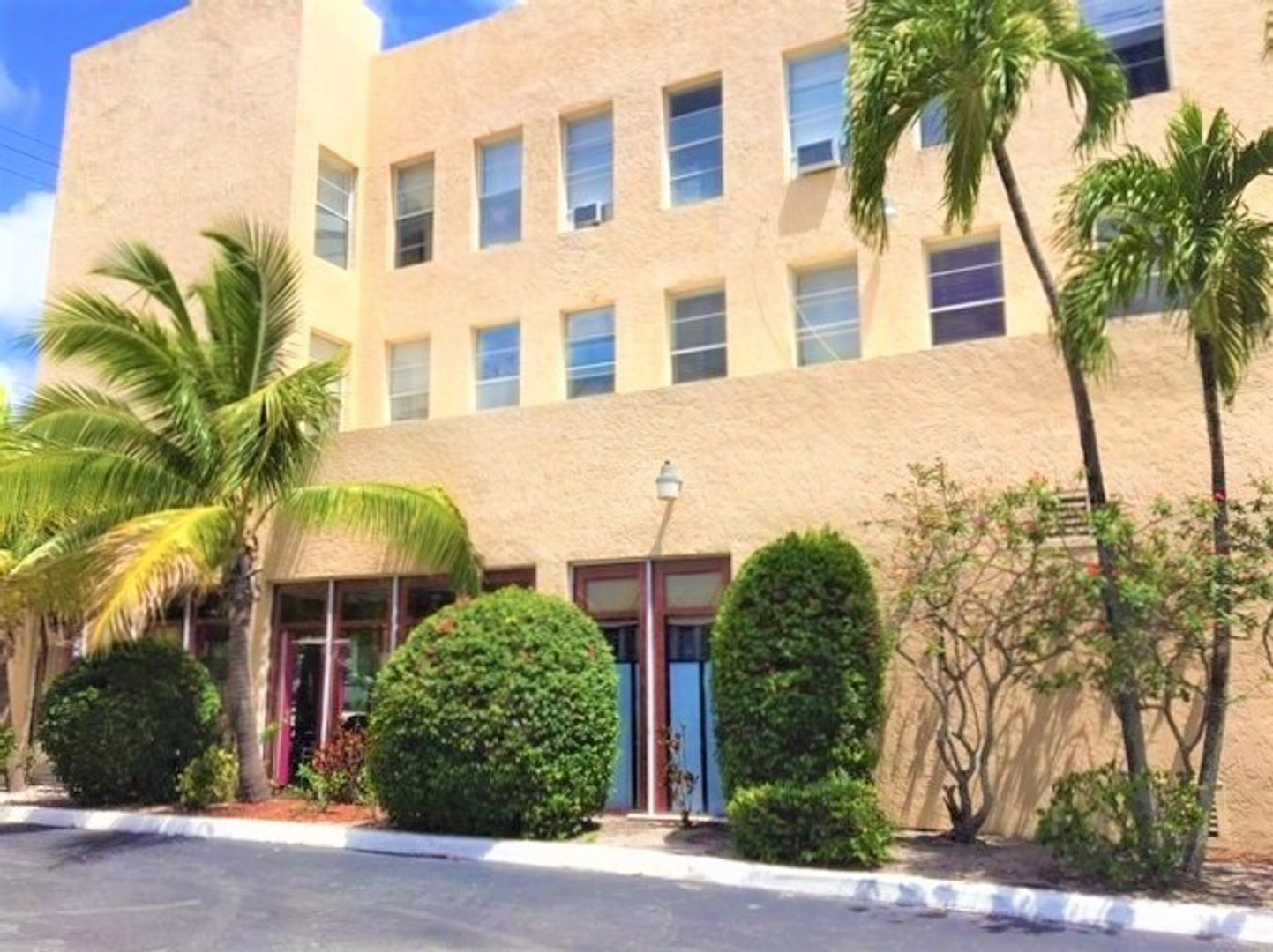 West Palm Beach Apartment: 2716 S Dixie Hwy