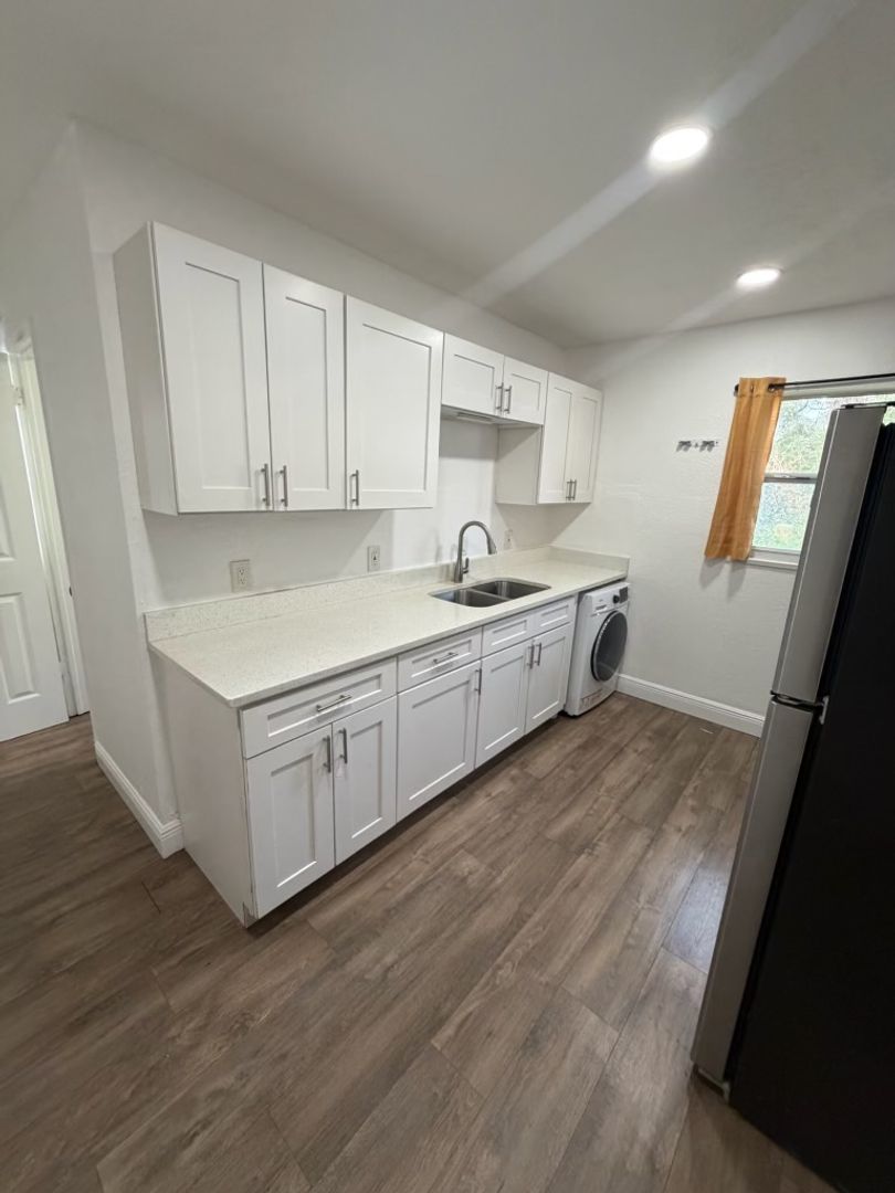 Tampa Apartment: 3813 E Miller Ave