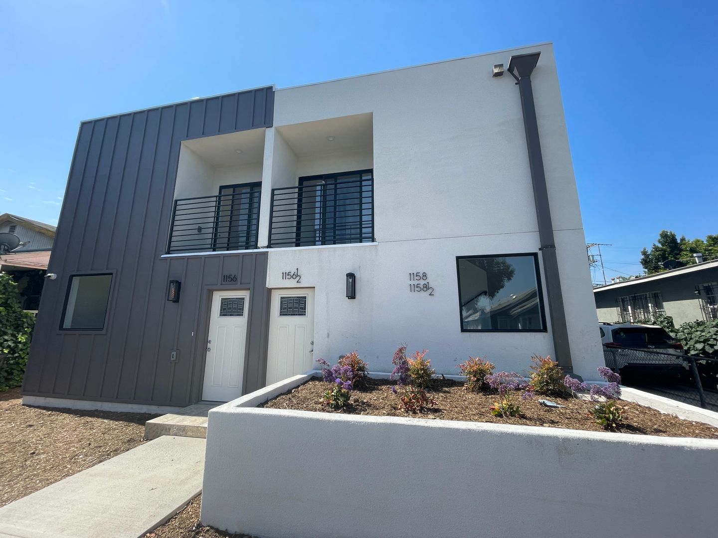 Los Angeles Apartment: 1156 W 38th st