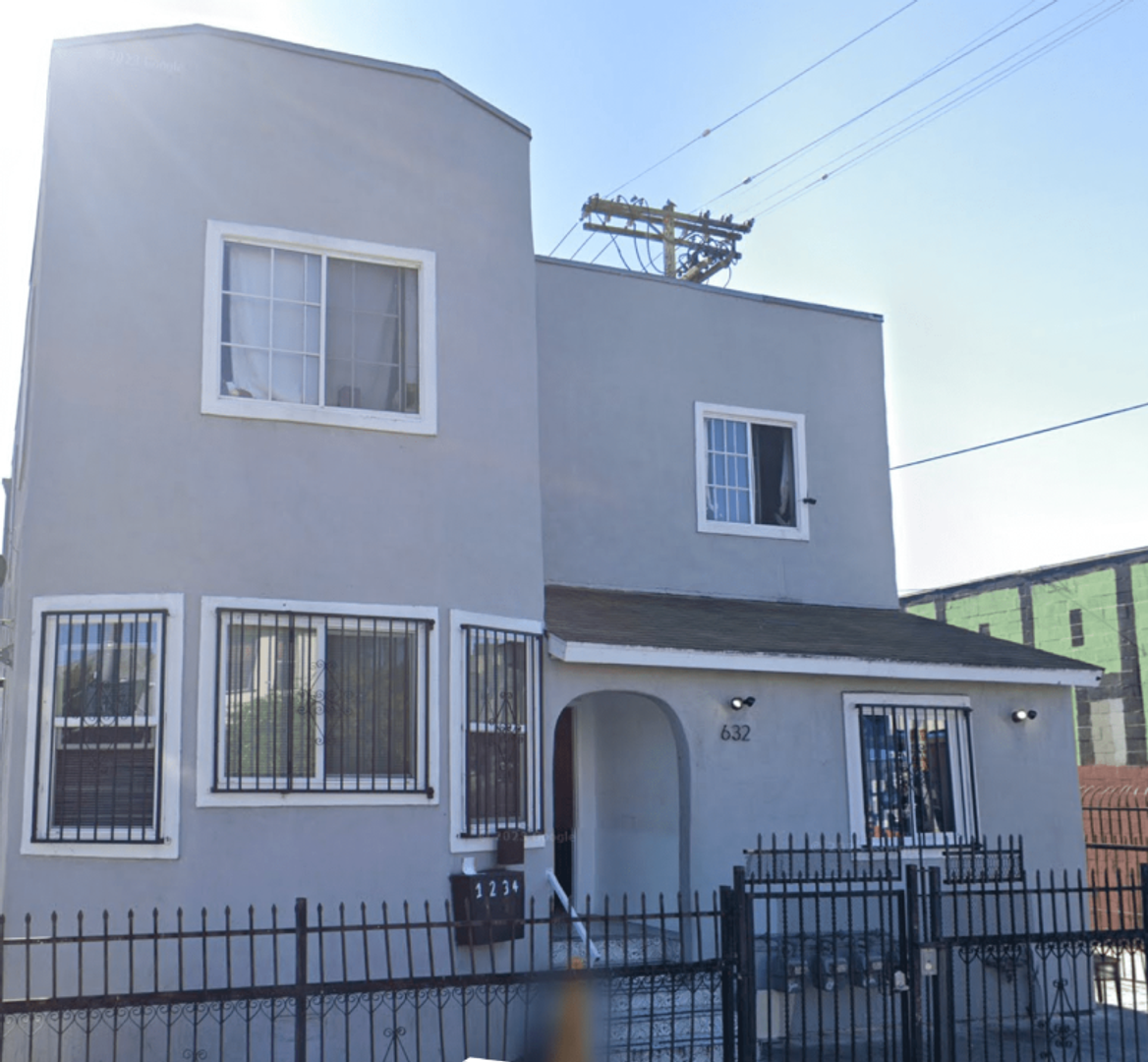 Los Angeles Apartment: 632 East Vernon Ave