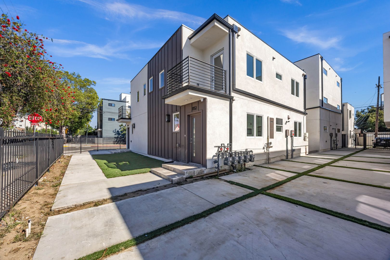 Los Angeles Apartment: 1150 W 38th St.