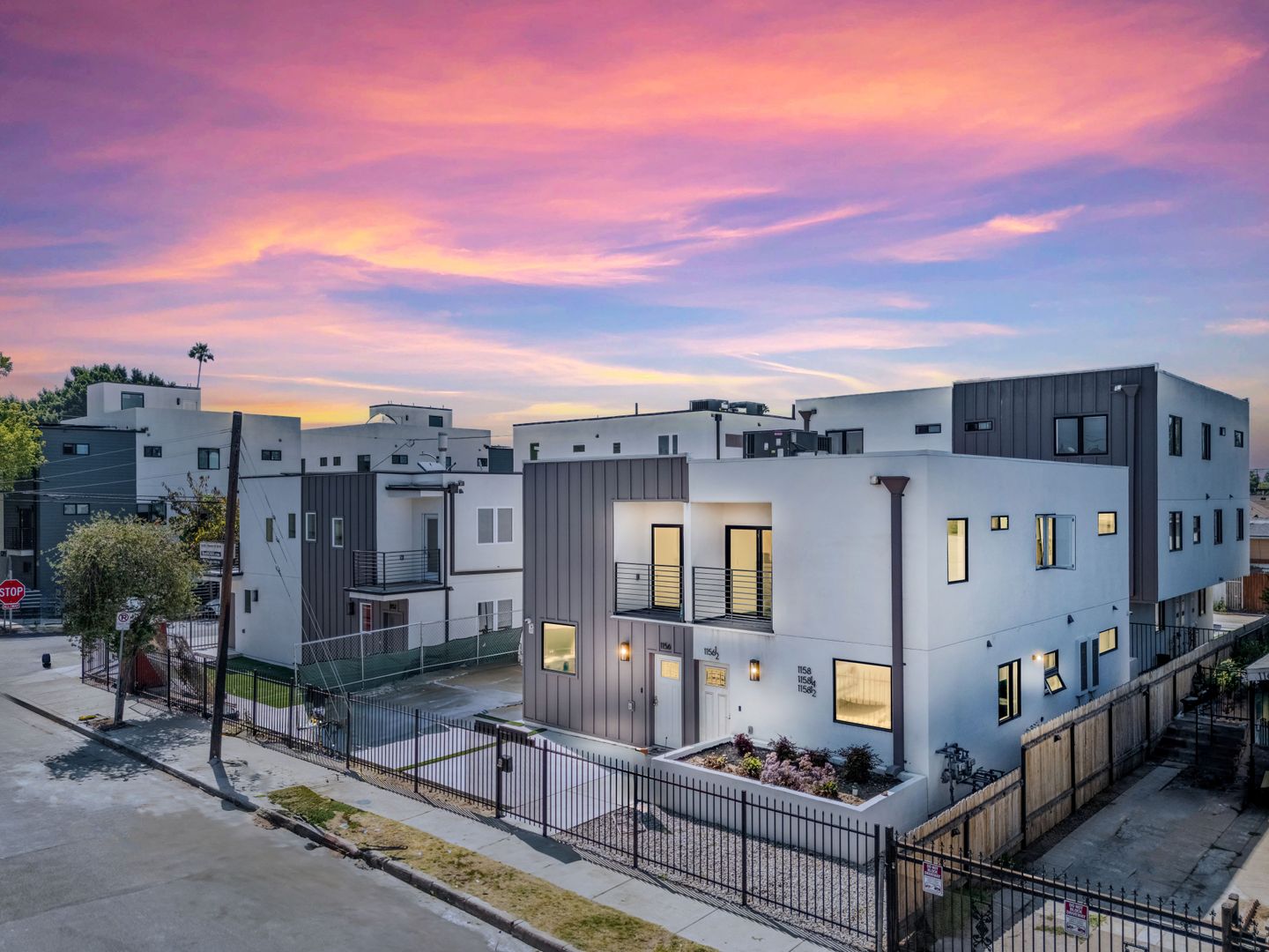 Los Angeles Apartment: 1156 W 38th st