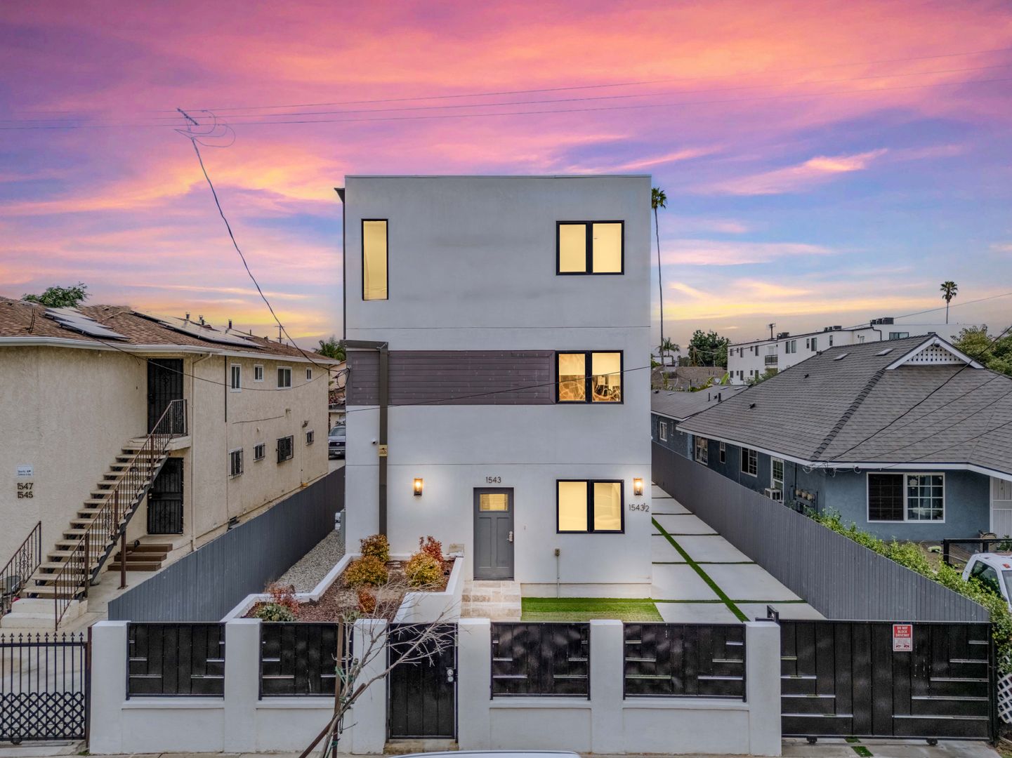 Los Angeles Apartment: 1543 W. 37th Pl