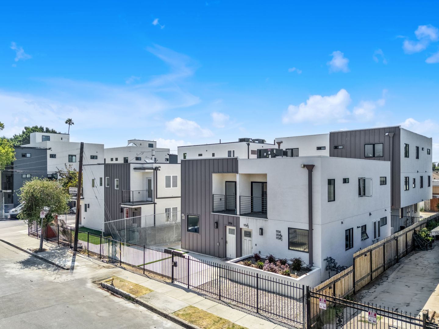 Los Angeles Apartment: 1156 W 38th st