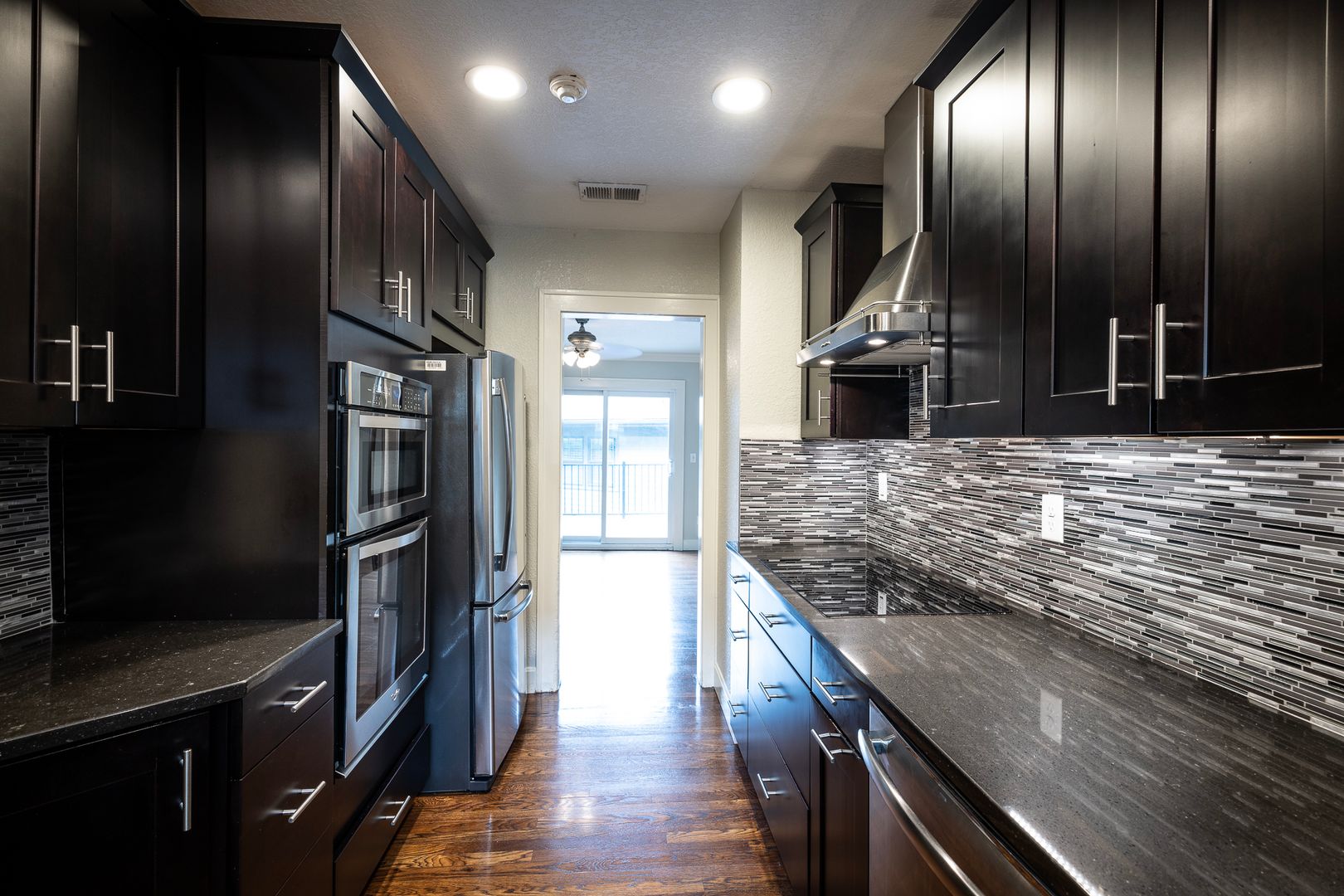 Kansas City Apartment: 1105 West 49th Street