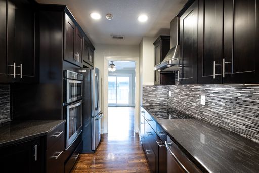 Newly renovated 3 bed 2.5 bath in leafy West Plaza neighborhood – photo 1