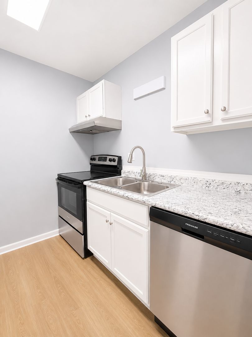 Fairfield Apartment: 412 Fairfax Drive