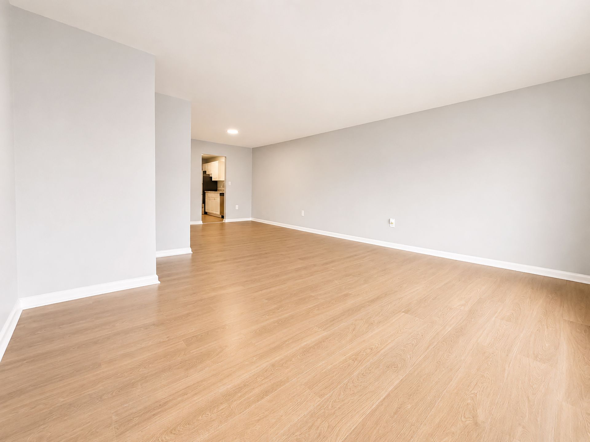 Fairfield Apartment: 412 Fairfax Drive