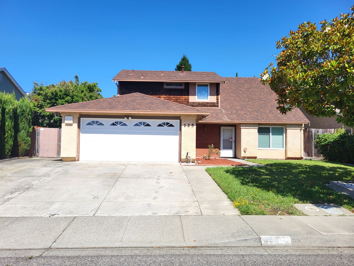 Vallejo House: 125 Serpentine Drive