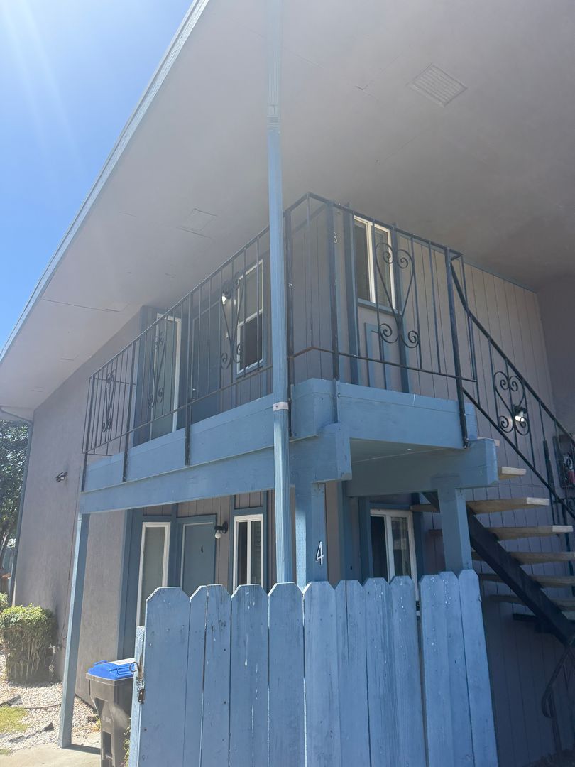 Fairfield Apartment: 409 Taylor St. #1-8