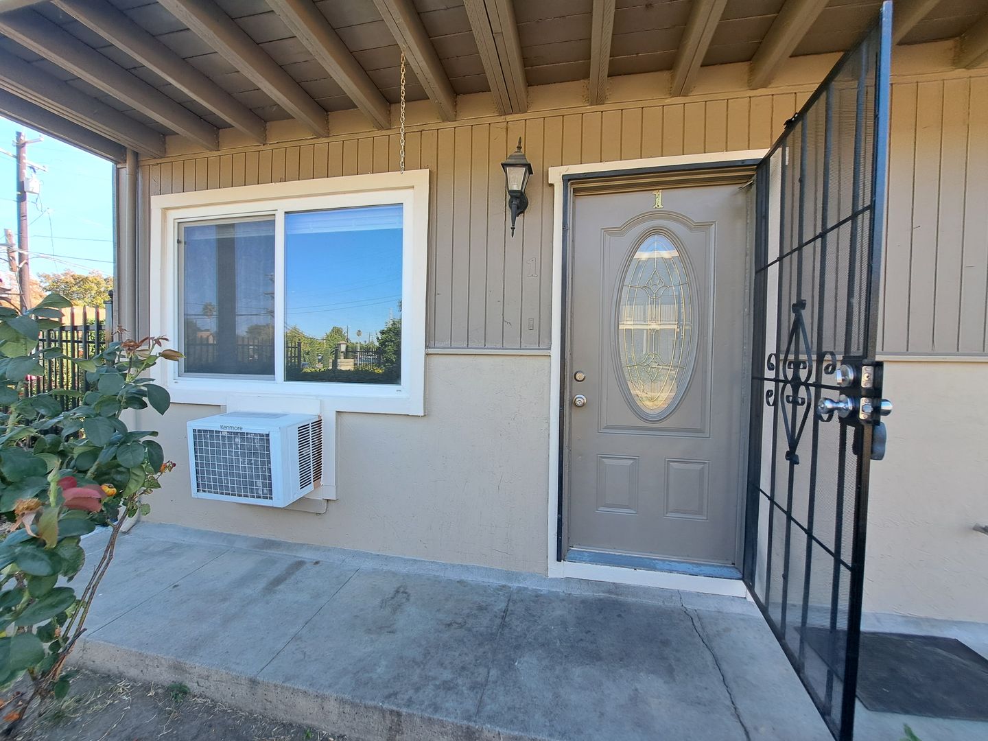 Vacaville Apartment: 207 Brown St
