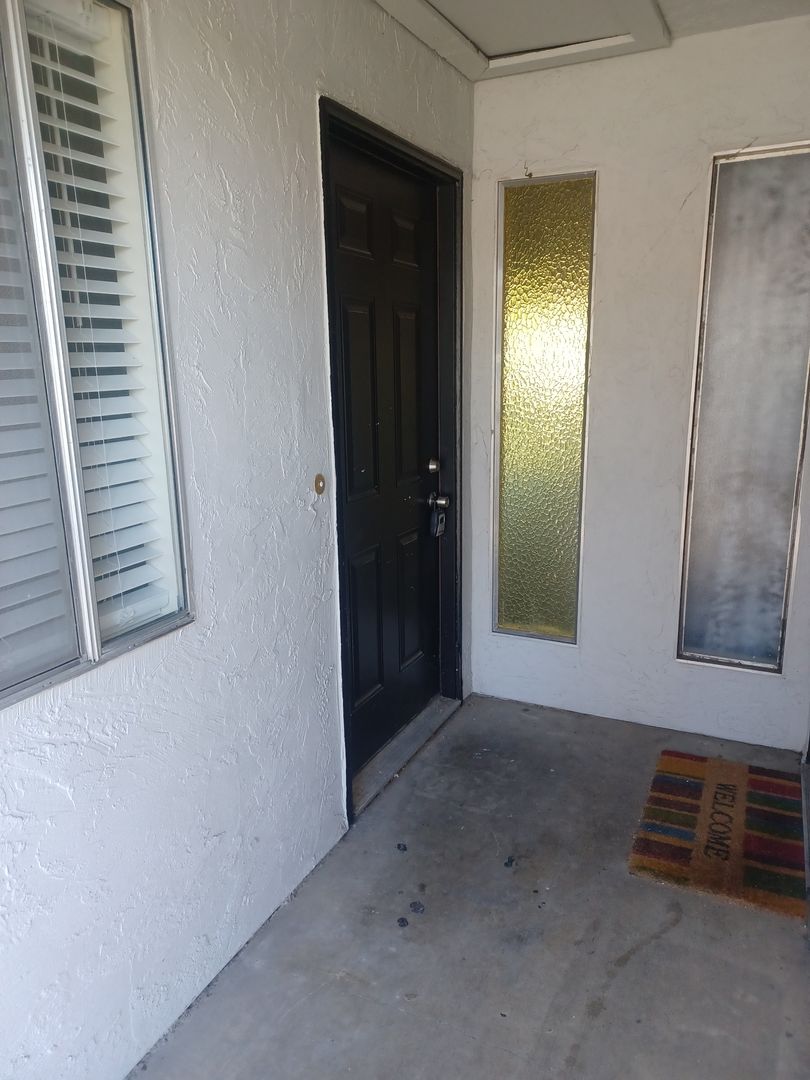 Fairfield Apartment: 1925 Grande Cir.