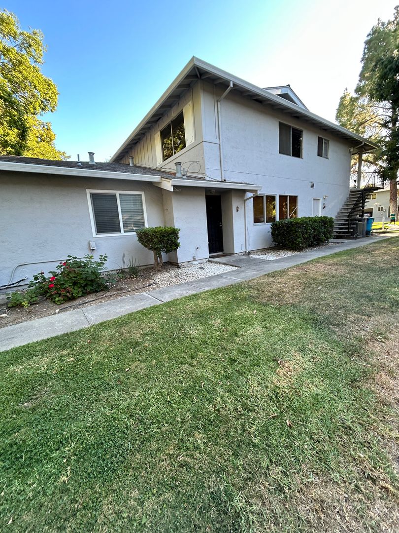 Vacaville House: 119 Del Rio Ct. #2