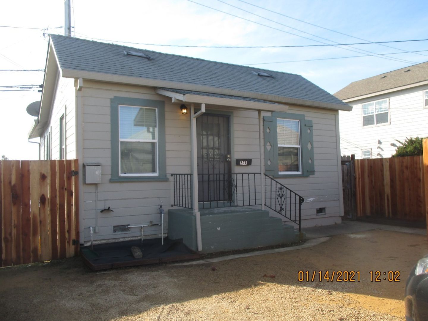 Fairfield Apartment: 717, 717.5, 721, 727, 727 Broadway St.