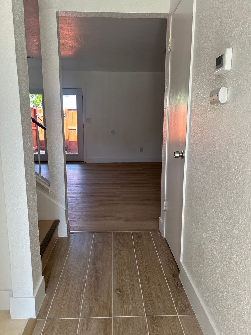 Fairfield House: 1970 Grande Cir. #19