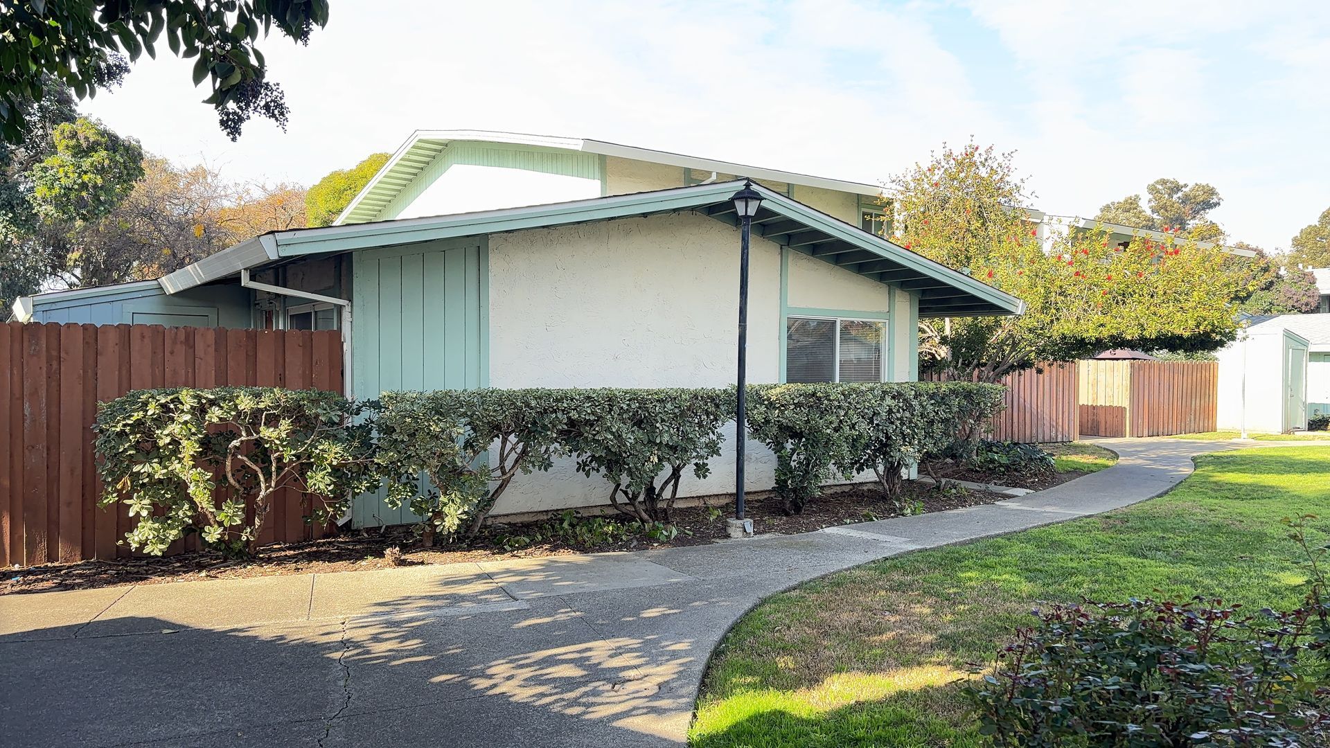 Fairfield House: 1625 Park Lane #20