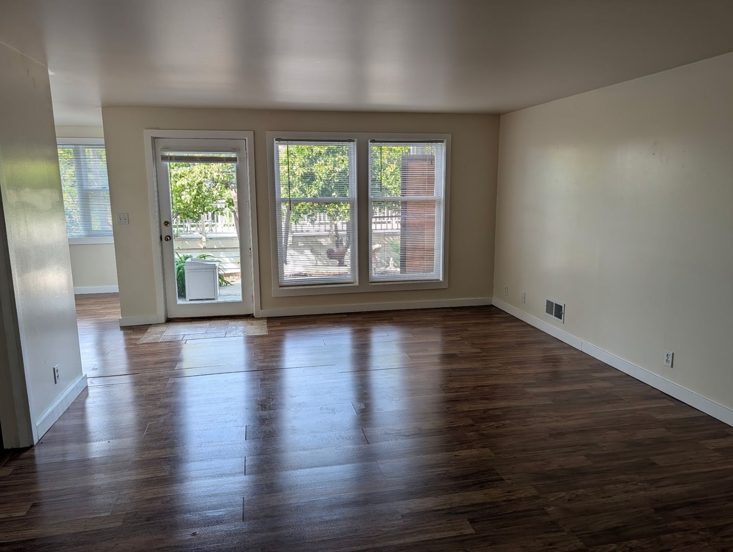 Vallejo Apartment: 214 Kentucky Street