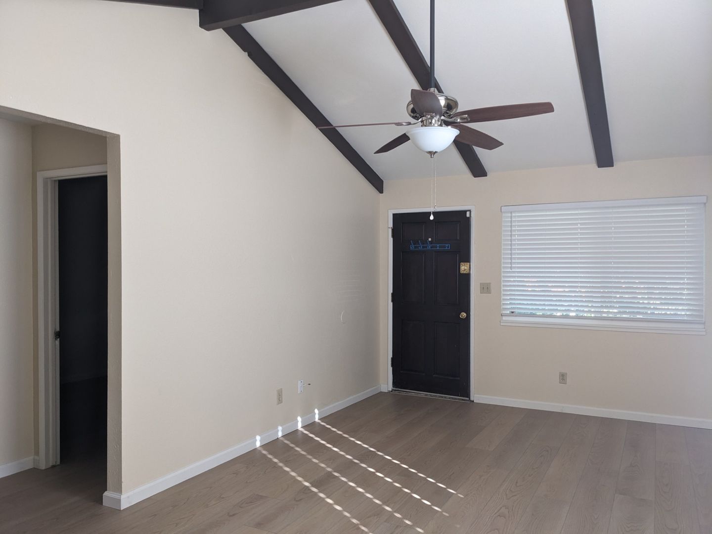 Fairfield Apartment: 1028 Illinois St.