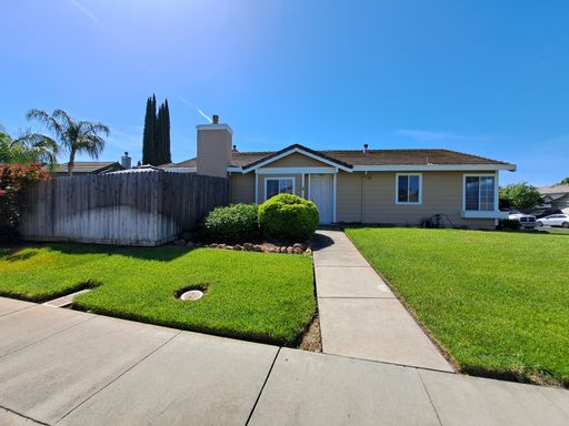 Unique Design, Corner Lot, with Pool & Landscaping Service – photo 1