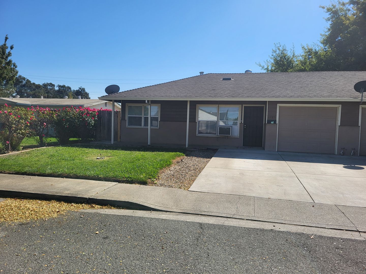 Fairfield Apartment: 1725-1727 Idaho St
