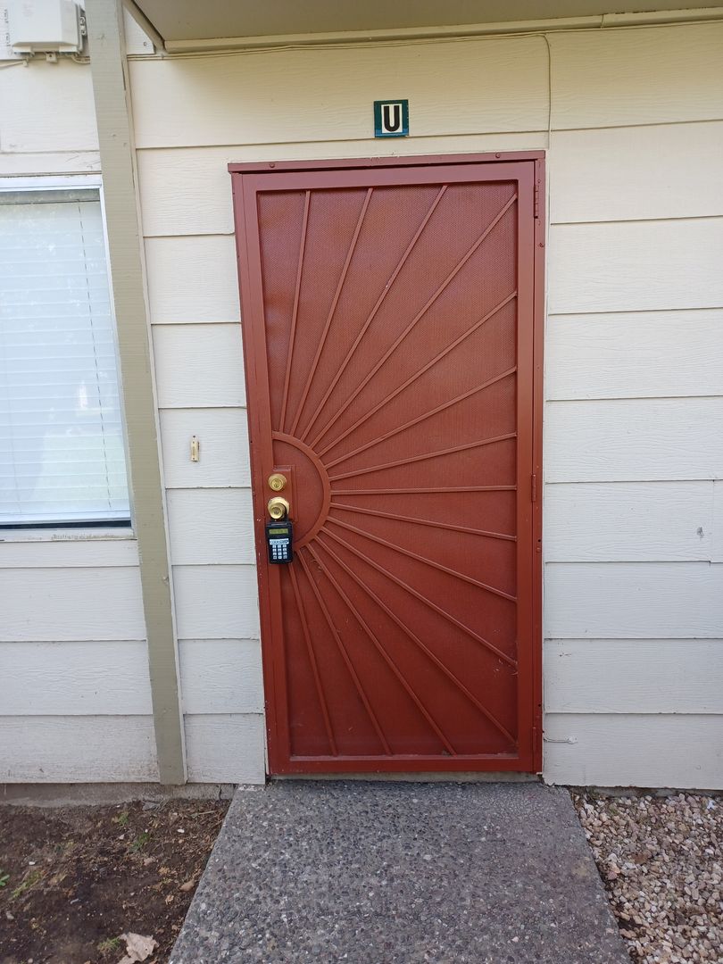 Fairfield Apartment: 1955 Grande Cir.