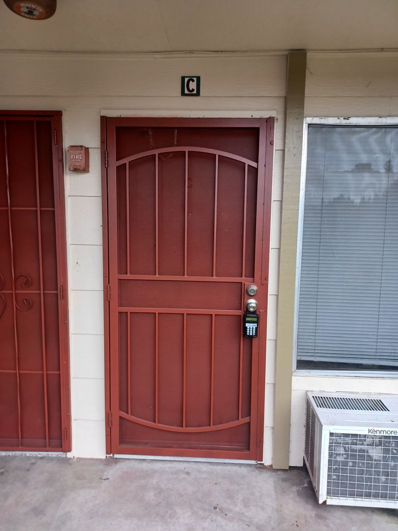 Fairfield Apartment: 1955 Grande Cir.