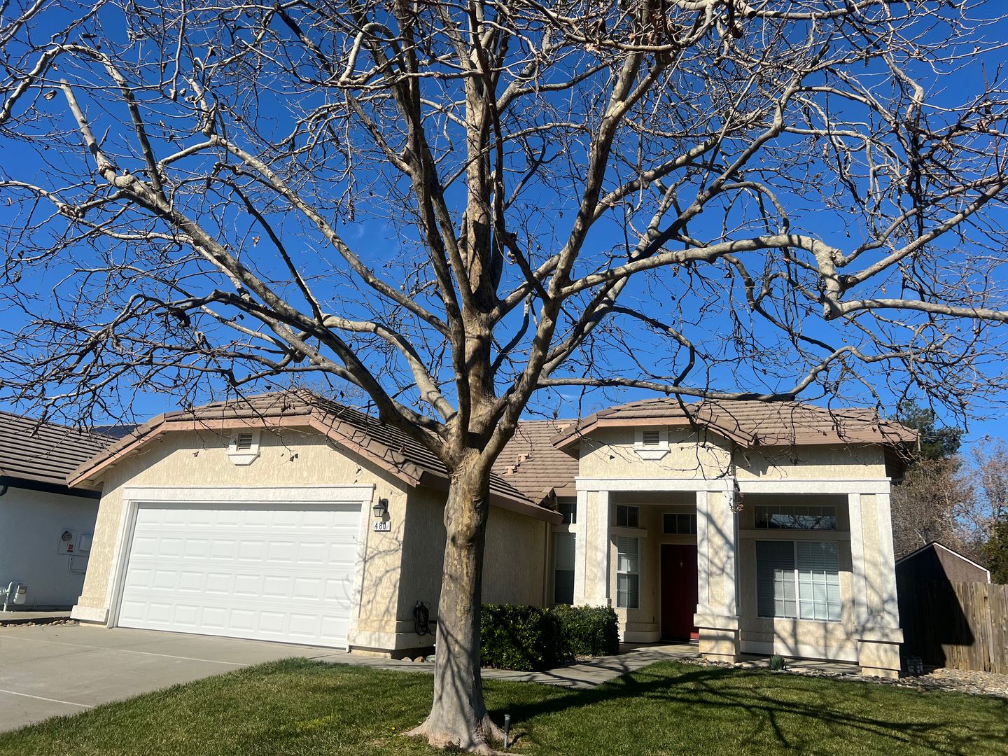 Dixon House: 480 Stern Dr.