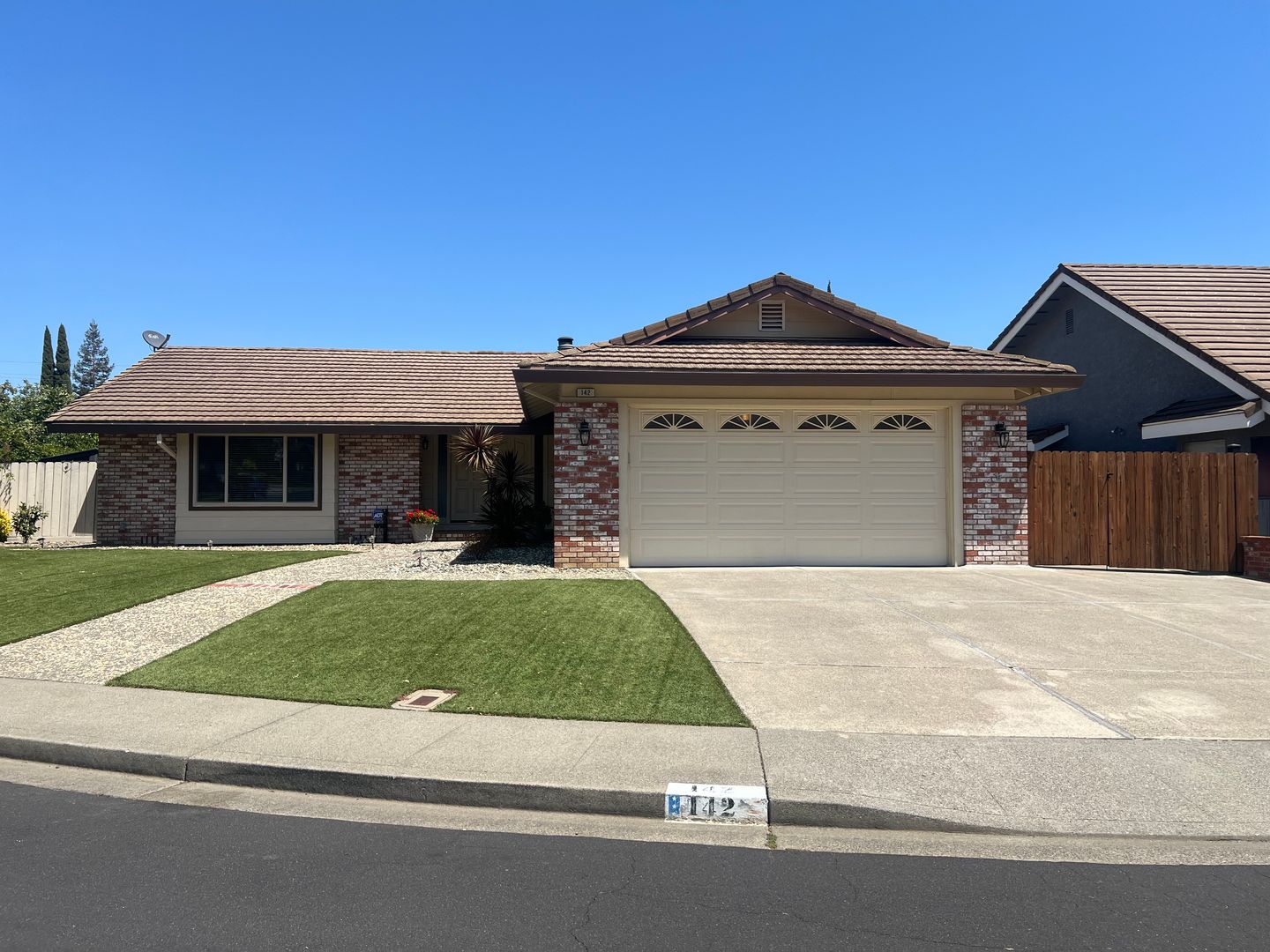 Vacaville House: 142 Hillview Drive