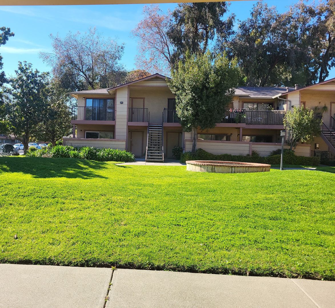 Fairfield Apartment: 818 E. Tabor Ave-Fountain View Apts