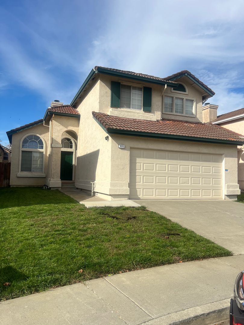 Suisun City House: 411 Dickey Ct.