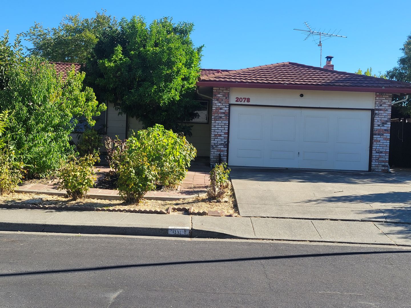 Vacaville House: 2078 California Drive